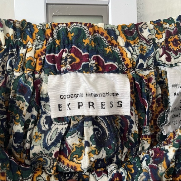 Vintage Express Paisley Pleated Skirt
Compagnie Internationale Express - Picture 4 of 6